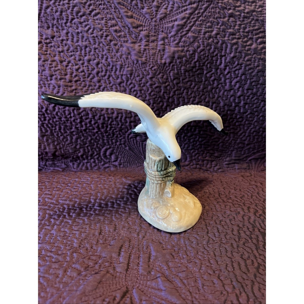 Seagull Bird Beach Nautical Figurine Hand Painted Ceramic Piece‎ 6"x9" Wingspan